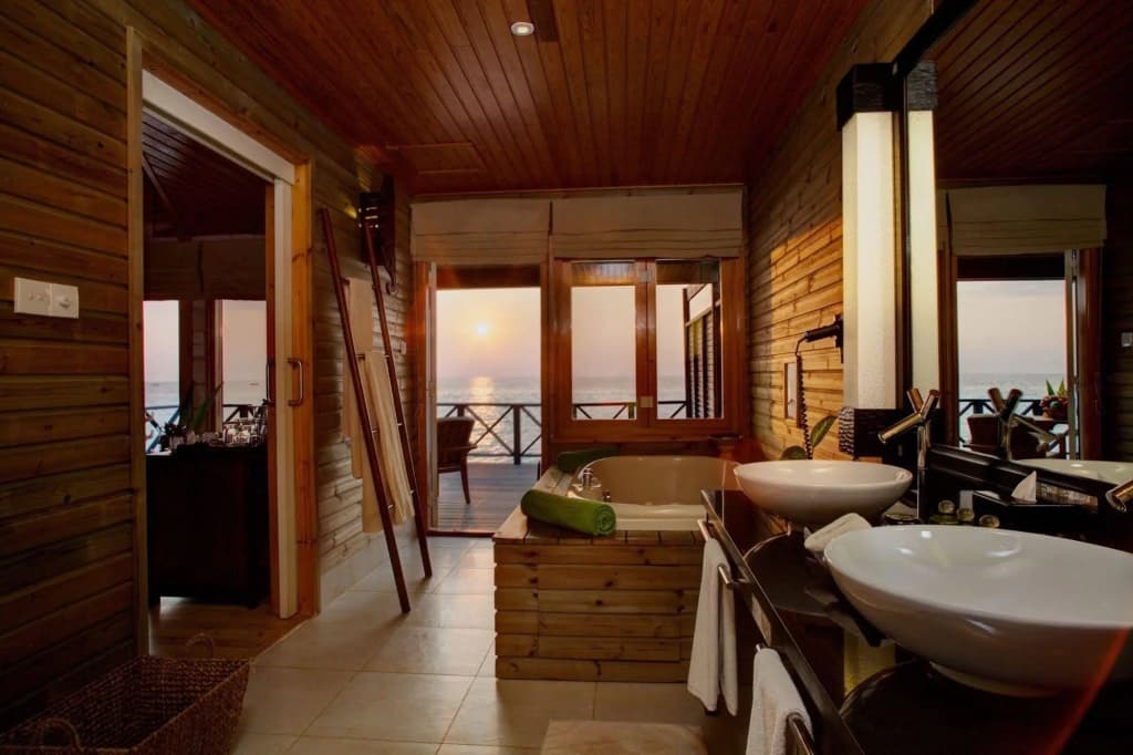 Komandoo Maldives Island Resort - photo 8