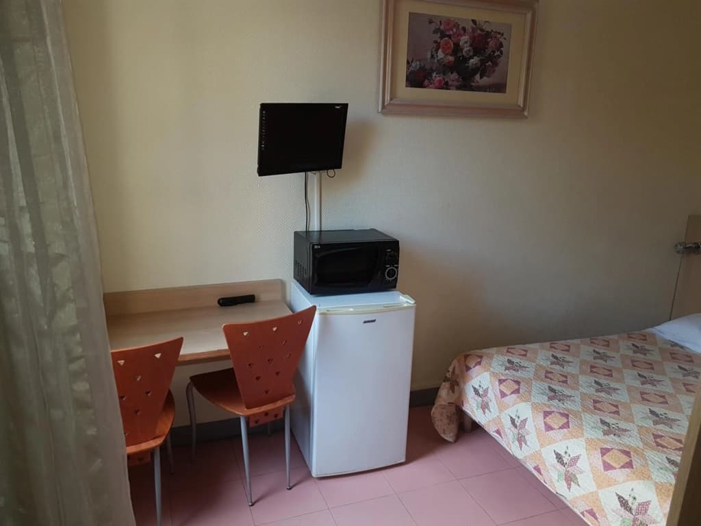 Au Royal Mad Hotel - photo 20