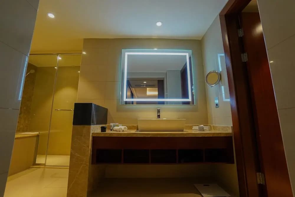 The Grand Lux Hotel - photo 34