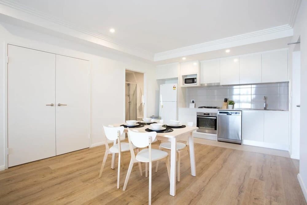 Designer Executive Apartment + Parking near Train - photo 11