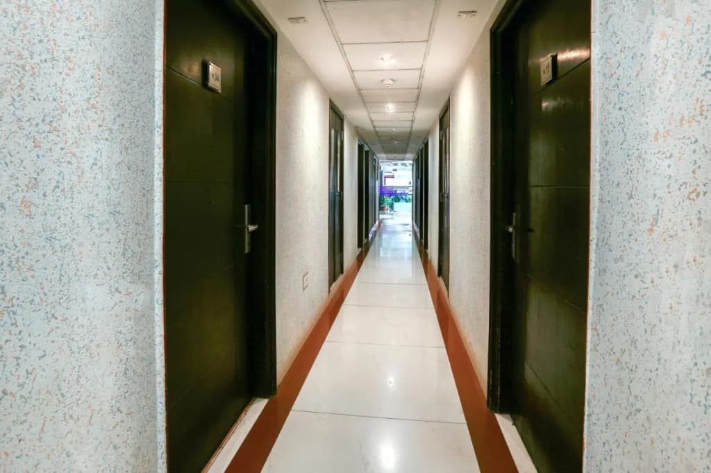 Airport Hotel Grand Delhi - photo 10