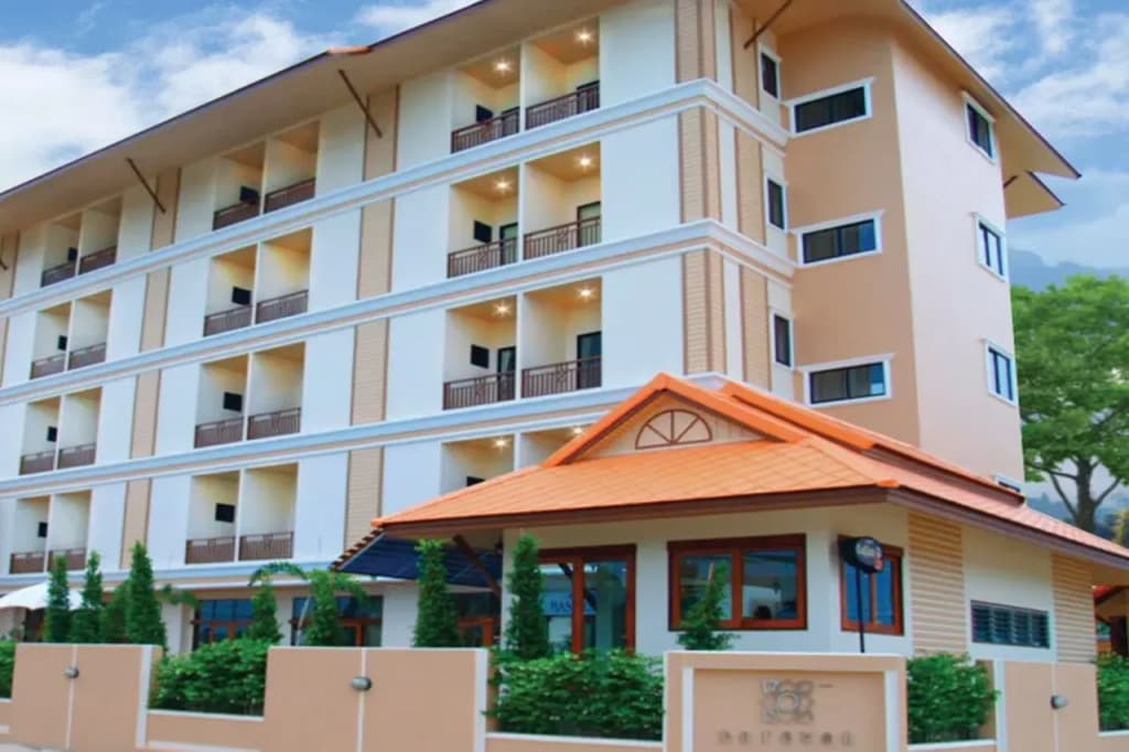 Narawan Hotel - photo 1