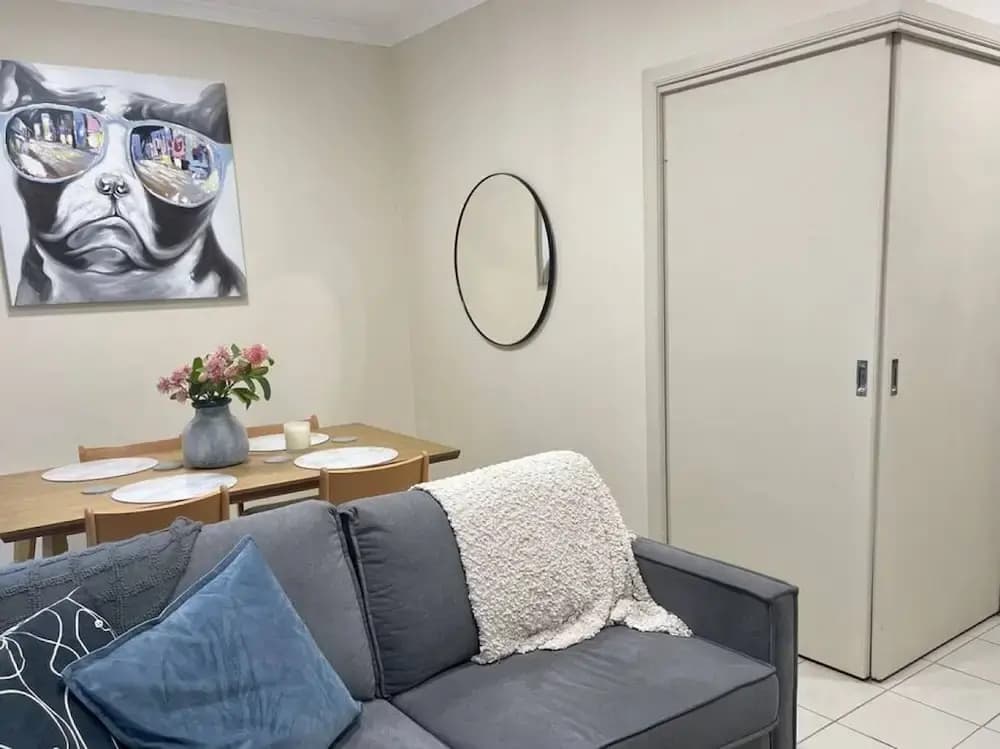 Morgan Place Central Melbourne CBD Apartment on Flinders Lane Late Check-out Complimentary Welcome Hamper - photo 4