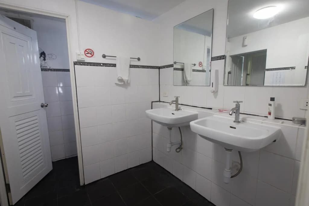 Bodega Party City Center Bangkok - Hostel - photo 7