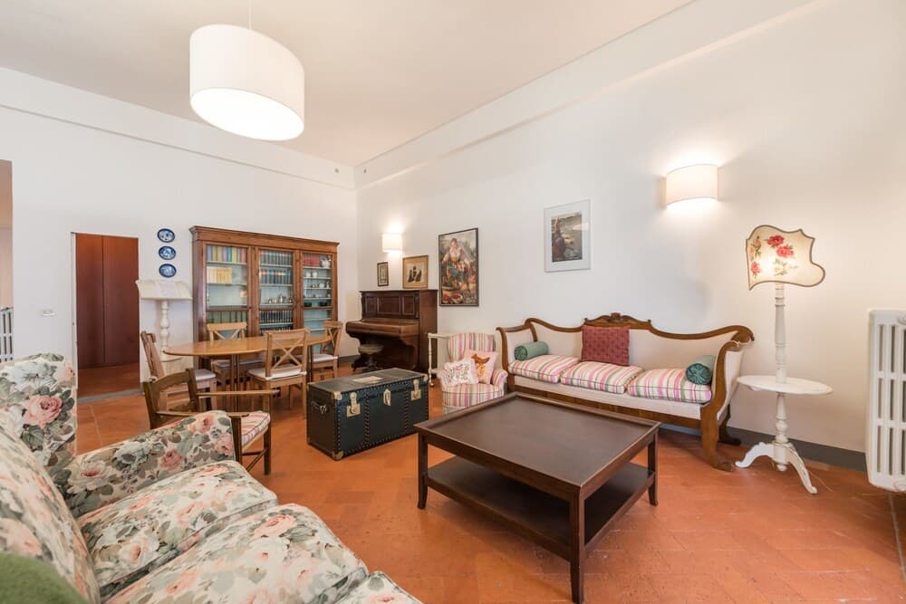 Pitti Large Apartment With Balcony - photo 4