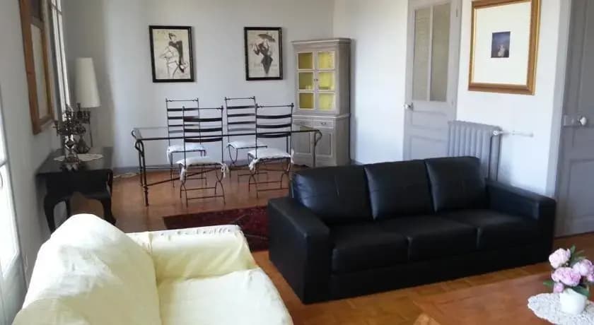 Gambetta, Comfort and Space in City Center - photo 2