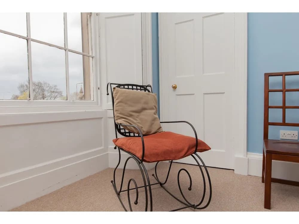 Spacious, Elegant 4BR New Town Flat For 9 - photo 6