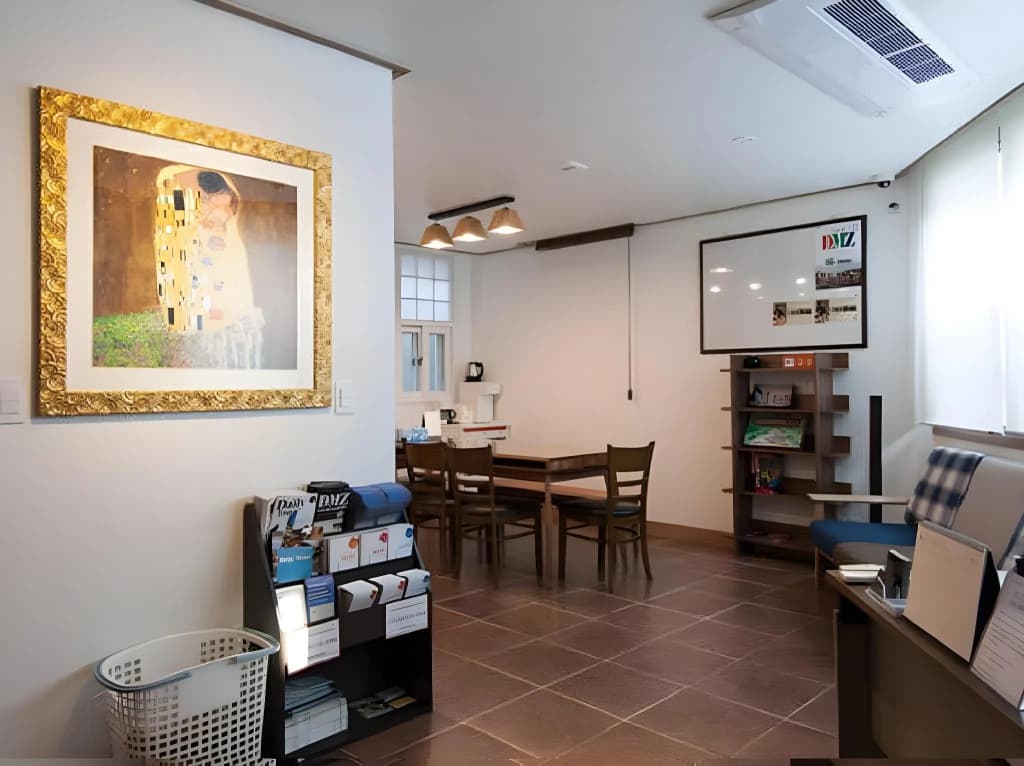 Cube Guesthouse - photo 17
