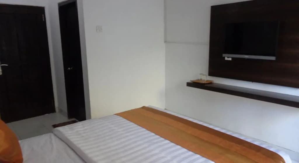 Bakung Sunset Hotel - photo 2