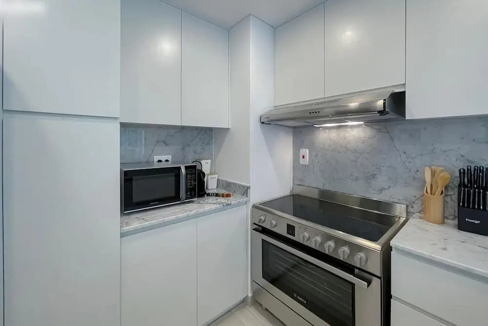 Elegant Pool View 2BR Apartment - photo 13