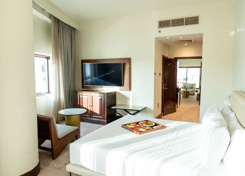 Majestic Cove Hotel - photo 4