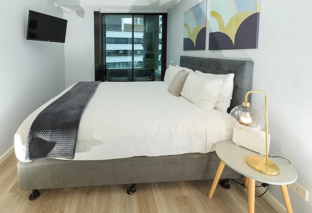 Waterfront Melbourne Apartments - photo 4