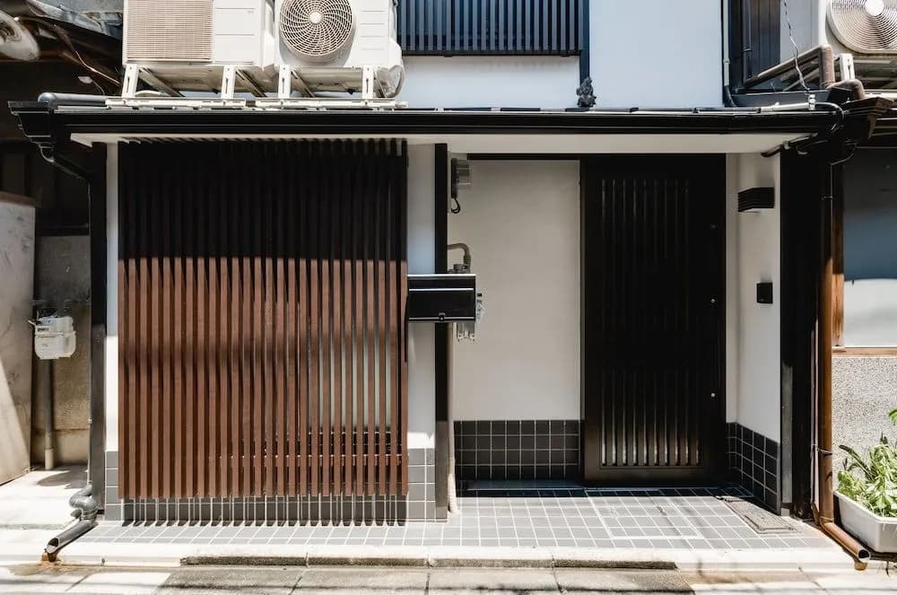 Higashiyama L1 - main photo