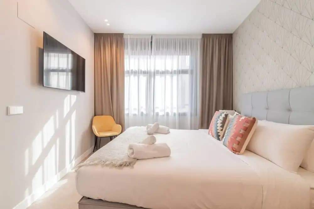 Home Art Apartments Bernabéu - photo 2