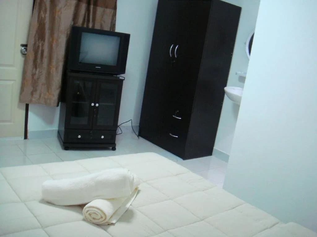 Katun's Guesthouse - photo 2