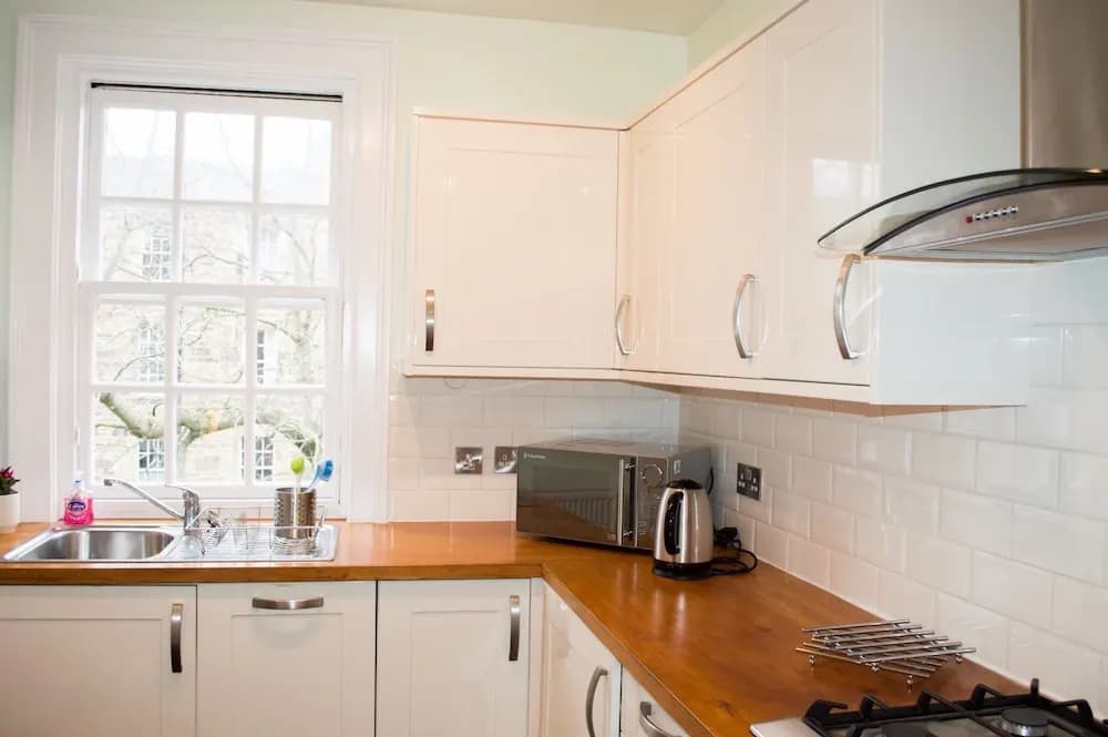 Bright 1 Bedroom Meadows Home - photo 8
