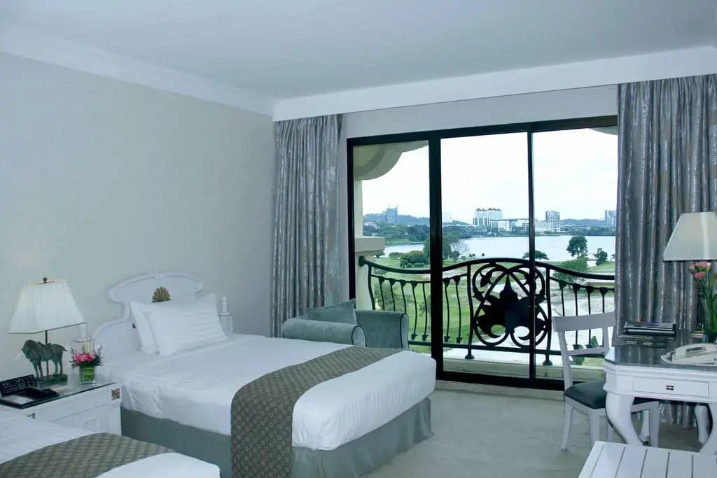 Palace Of The Golden Horses Hotel - photo 8