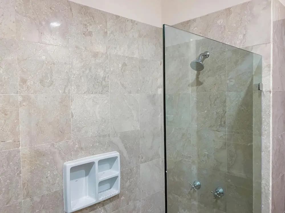 Spacious And Modern Look 3Br Bellezza Apartment - photo 6