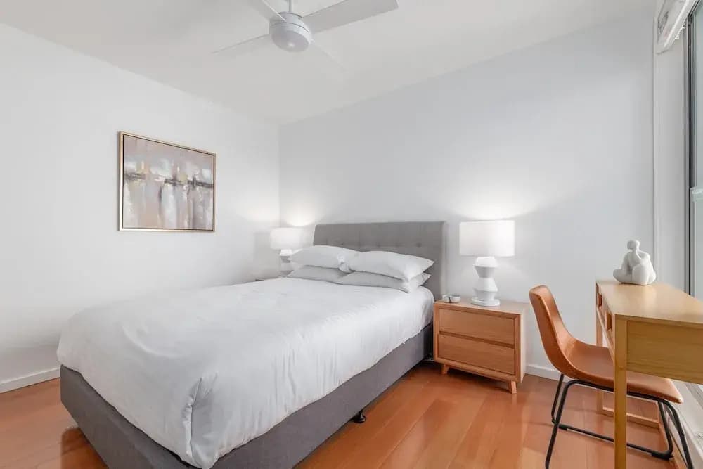 Bright 2-bed Apartment With Balcony & Garage - photo 4