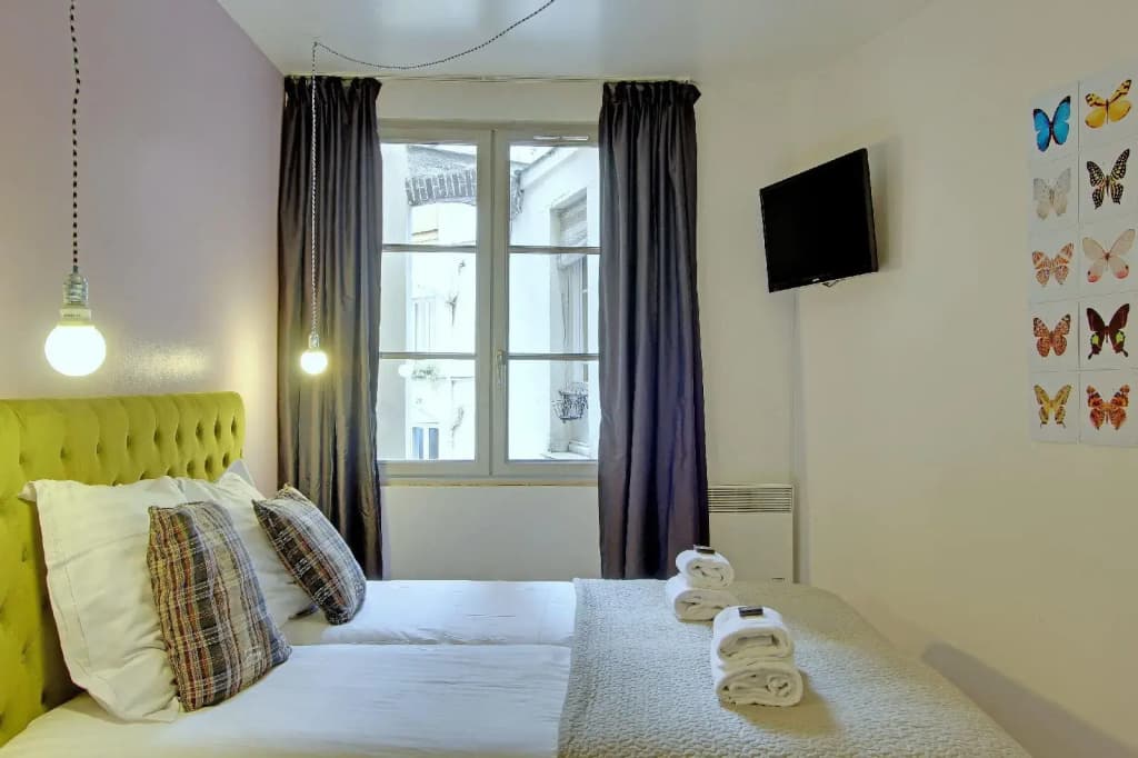 Short Stay Group Museum View Serviced Apartments - photo 16