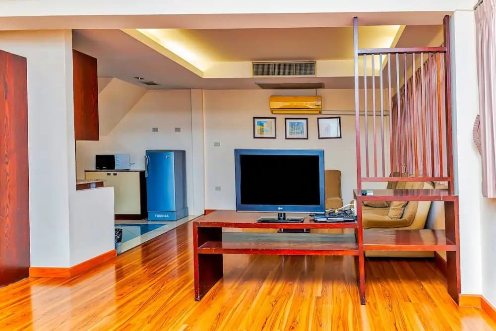 Jolly's Guesthouse - photo 5