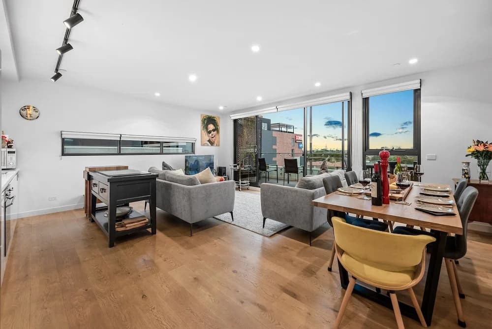 StayCentral - East Brunswick Penthouse with Study - photo 14
