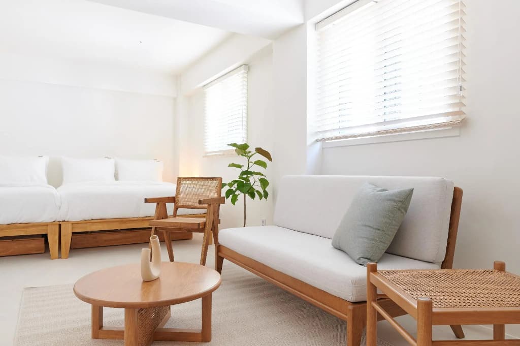 White Linen House - photo 4