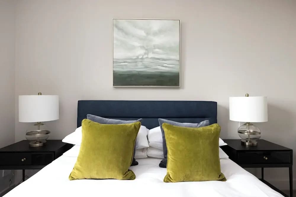 Stylish 2-bed flat in New Town - photo 4