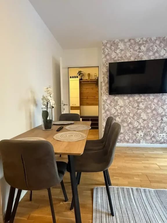 Central Area 1BR Apartment With Balcony - photo 4