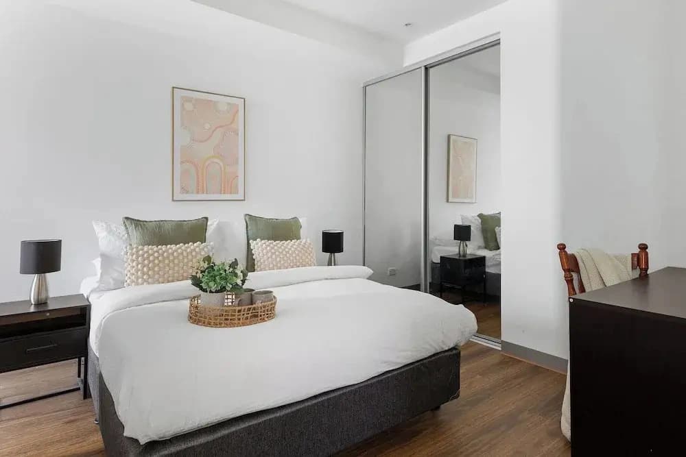 A Chic 2BR Apt Near Melbourne Uni, Free Parking - photo 3