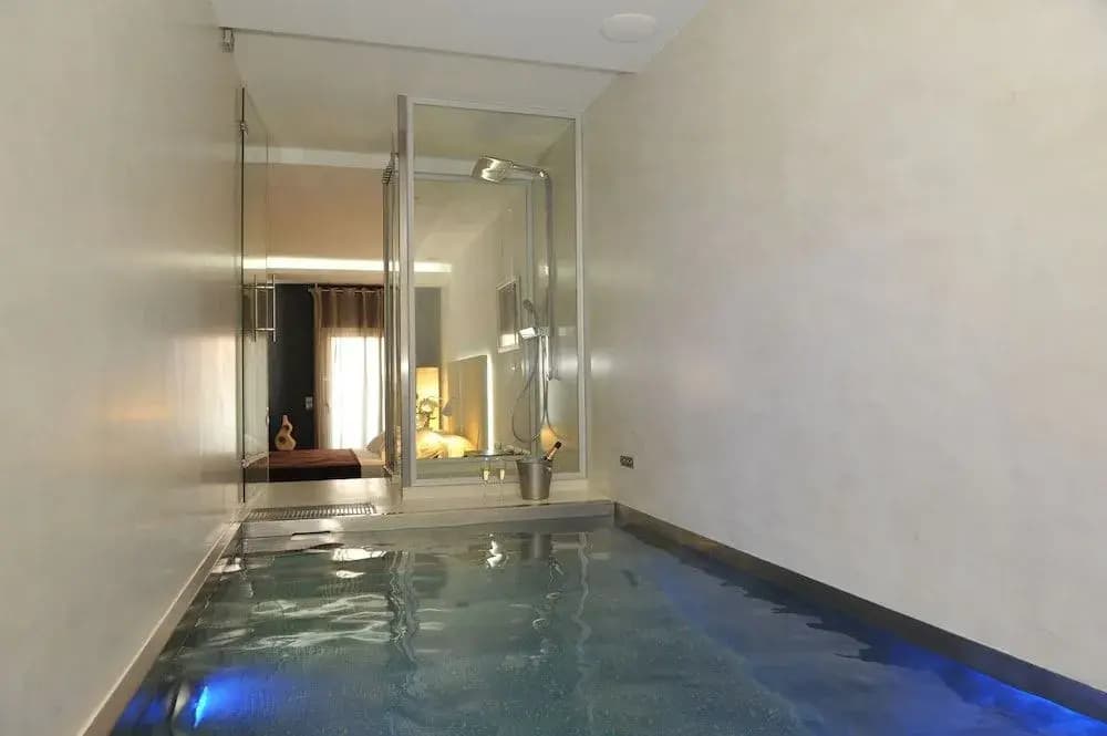 Gaudint Barcelona suites - photo 16