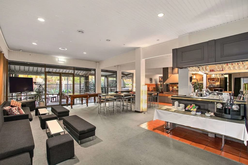 Knox International Hotel & Apartments - photo 25
