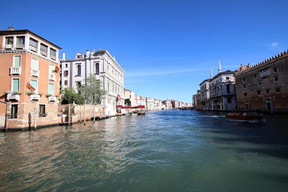 SUNNY Ghetto canal - photo 10