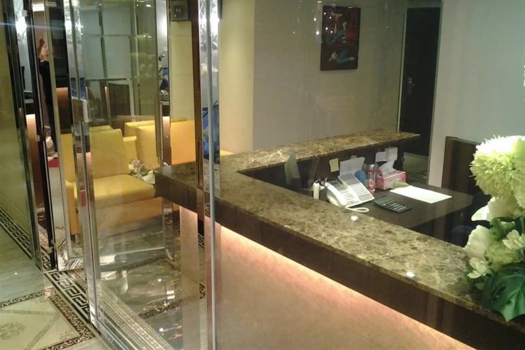 California Hotel - photo 9