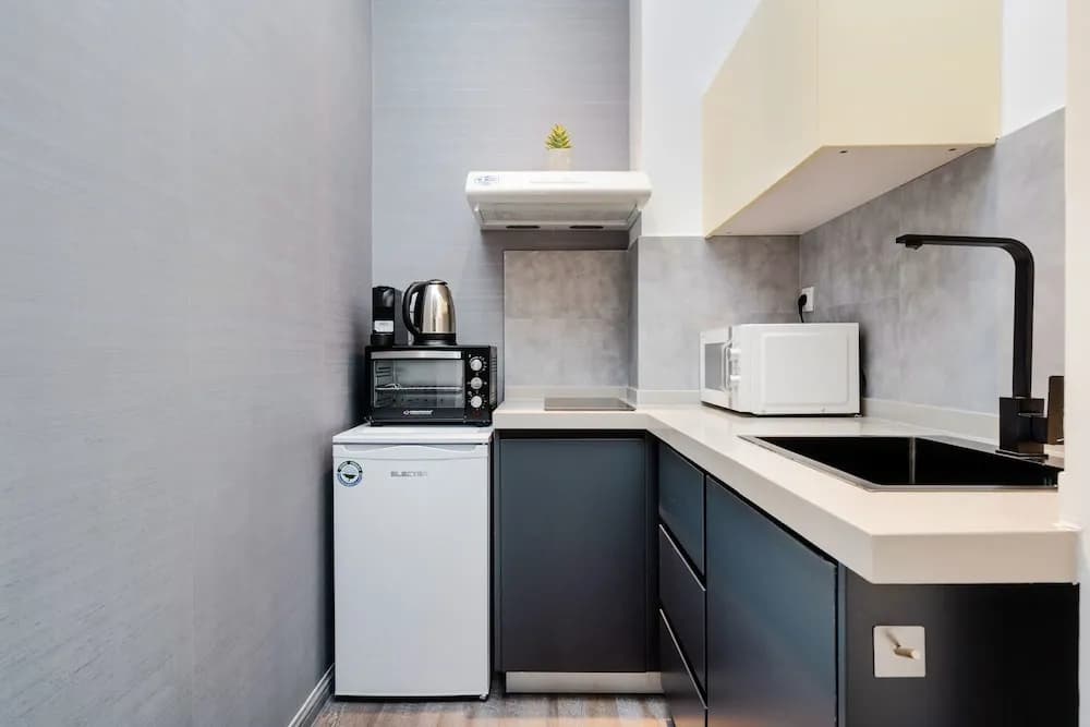 Sanders Home Suites - Cheerful Downtown Studio - photo 14