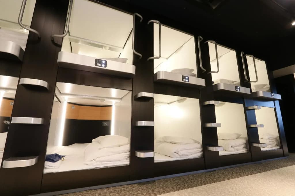Lightning Hotel - photo 2