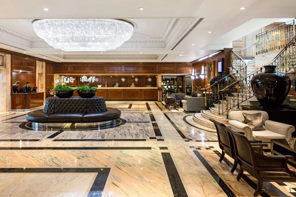 Radisson Blu Hotel, London Heathrow - photo 2