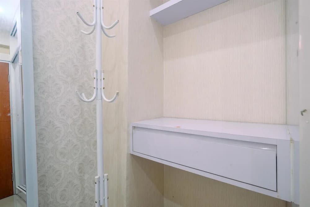 Simple And Cozy Living 2Br At Cibubur Village Apartment - photo 10