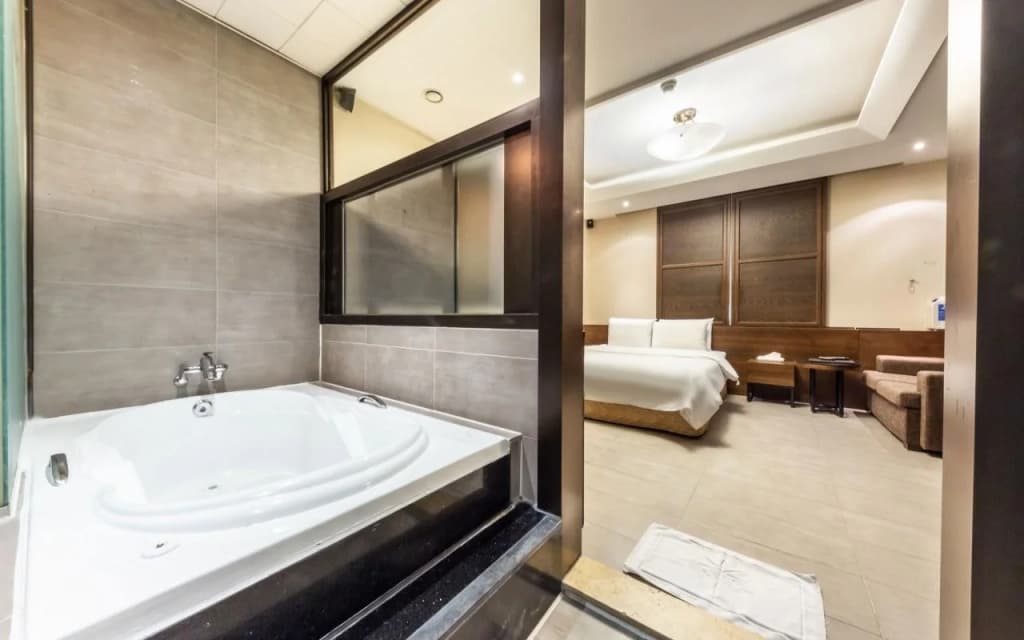 Ritz Seoul Hotel - photo 8