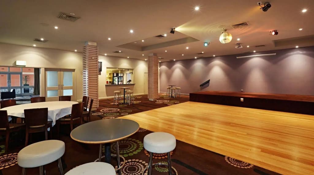 Nightcap at Waltzing Matilda Hotel - photo 21