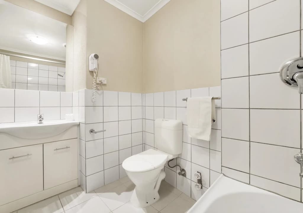 Ciloms Airport Lodge - photo 10