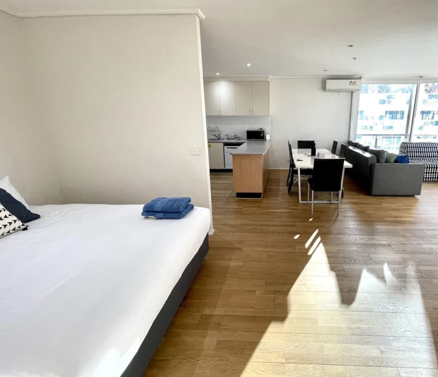 Readyset Apartments at Dockside - photo 4