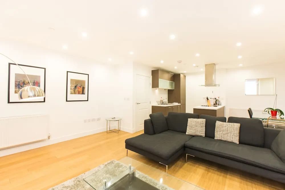 Two Bedroom Apartment Aldgate - photo 6