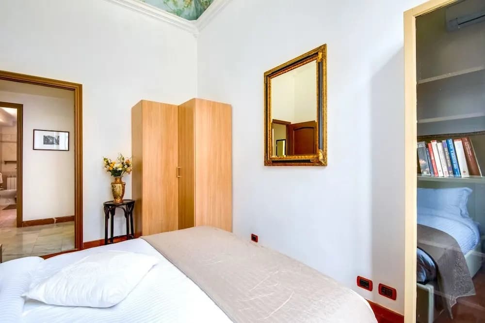 Large and Charming Flat Near Termini - photo 4