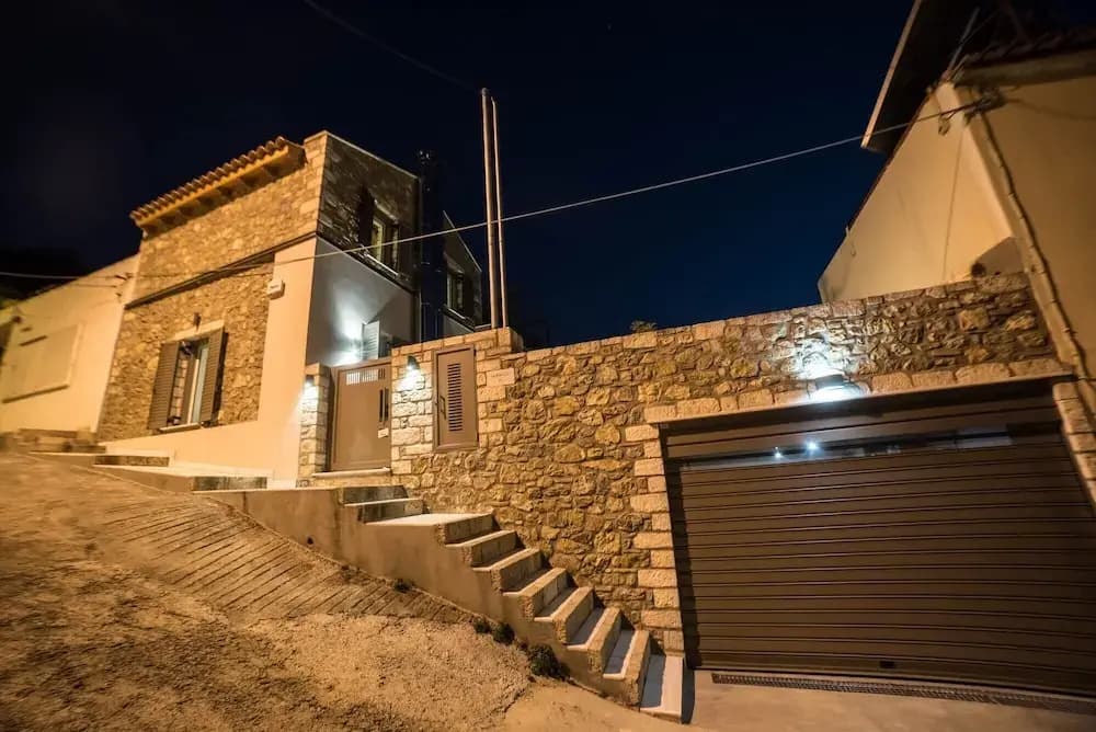 Stunning 2 bedroom house with amazing view - photo 1