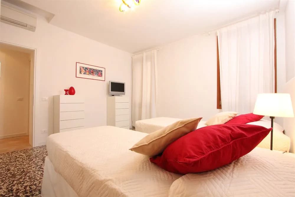 City Apartments - photo 3