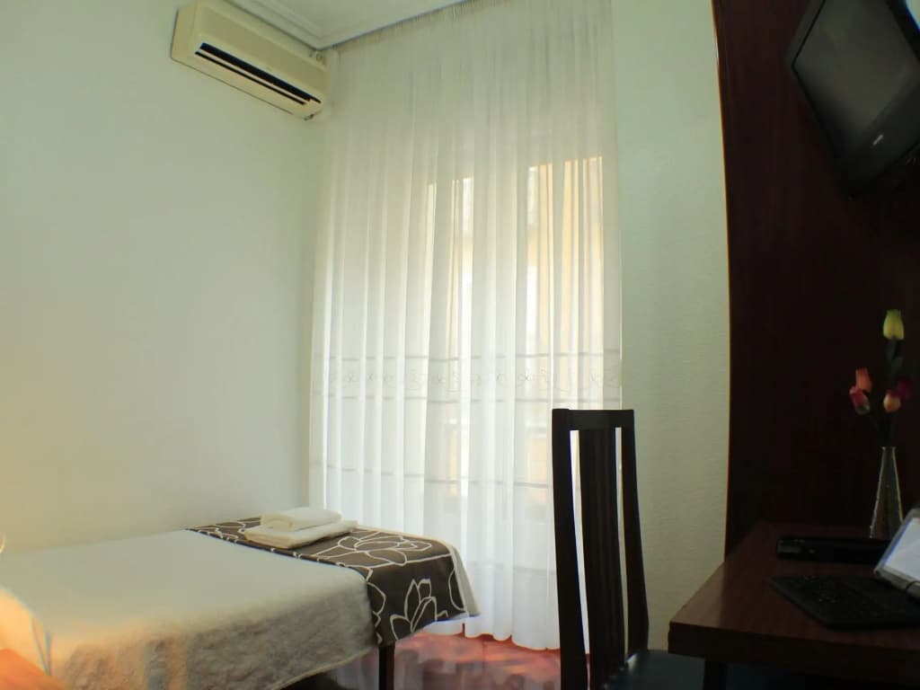 Hostal Esmeralda - photo 23