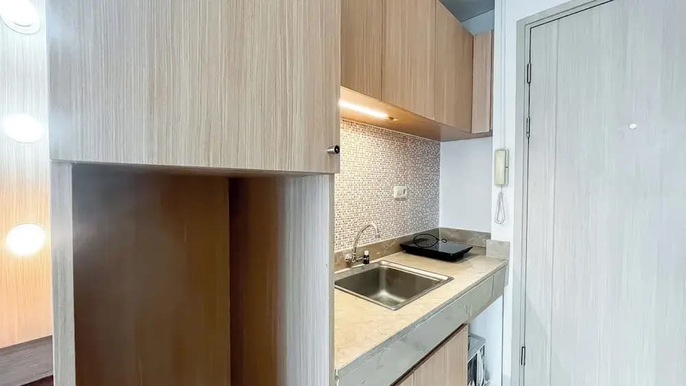 Good Place Studio Apartment Elpis Residence - photo 18
