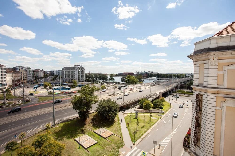 RiverView CityCenter Apartment - photo 8