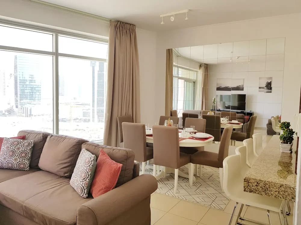 Luton Vacation Home Burj Views - photo 2